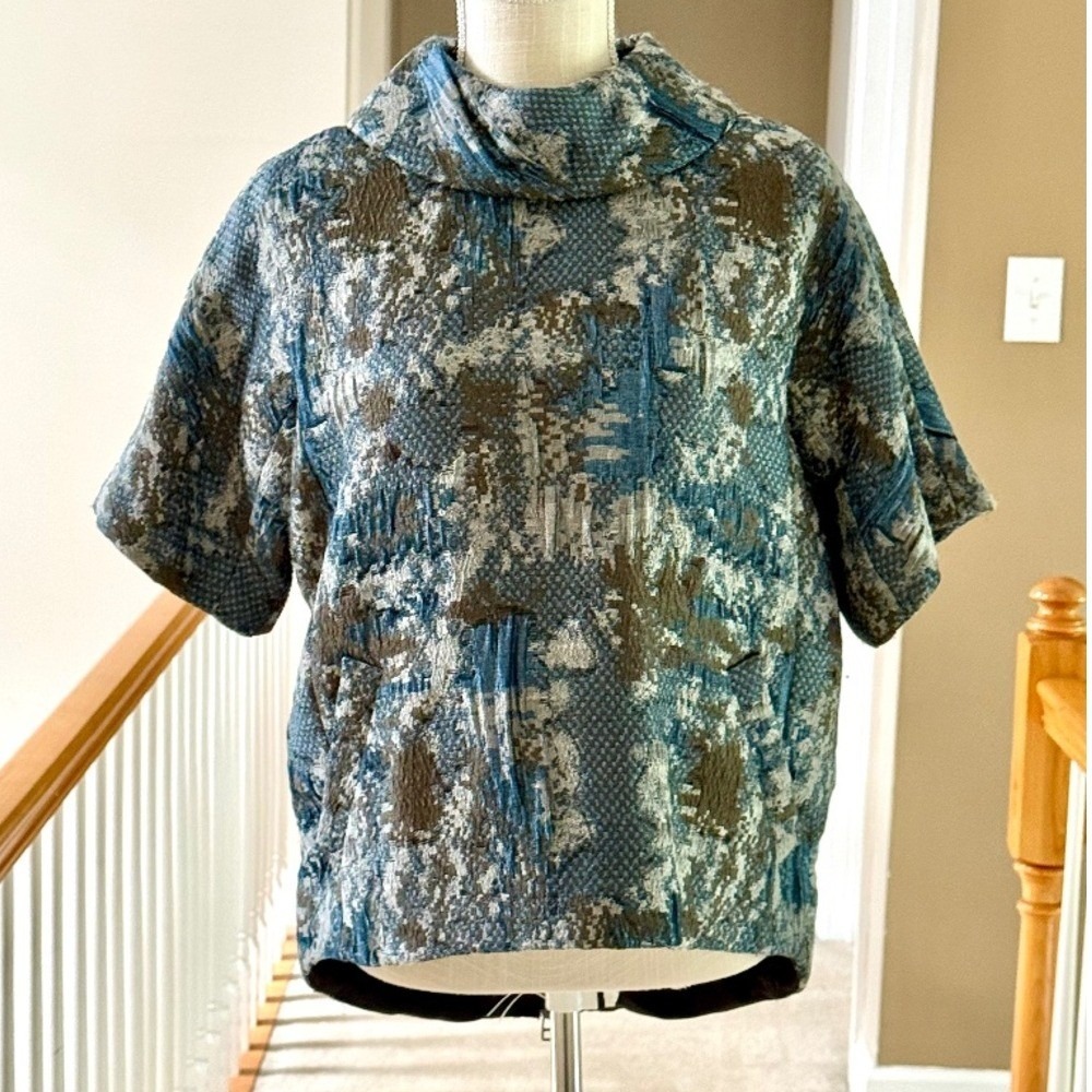 Hilton Hollis Blue Olive Jacquard Funnel Neck Short Sleeve Top Back‎ Zip Size M